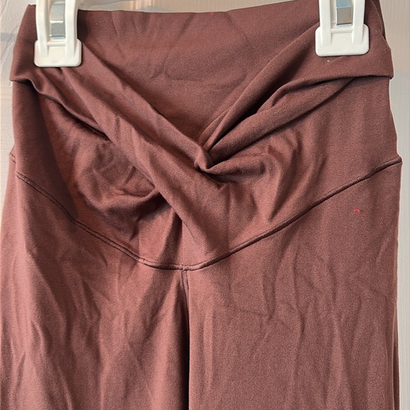 Offline by Aerie Real Me Flare hi-rise short inseam brown XS - Picture 3 of 5